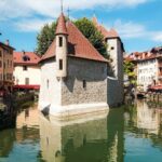 Le Palais de l’Isle et les canaux de la vieille ville d’Annecy